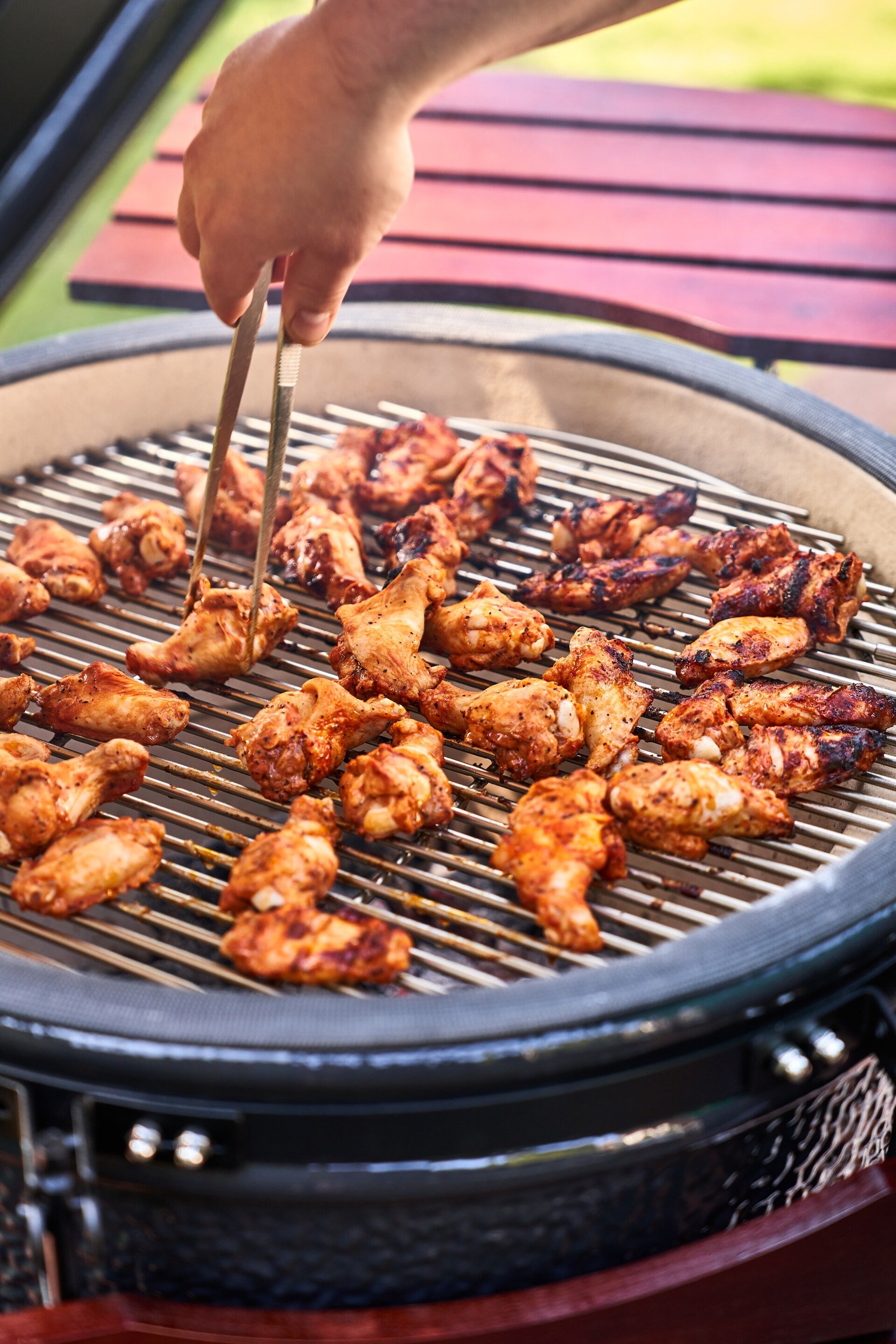 kamadossa grillattuja kanansiipiä