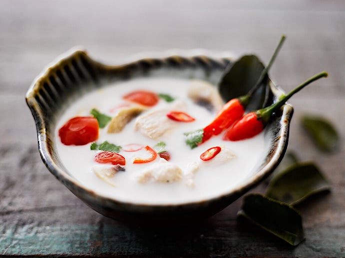 Thaimaalainen kanakeitto Tom Kha Gai